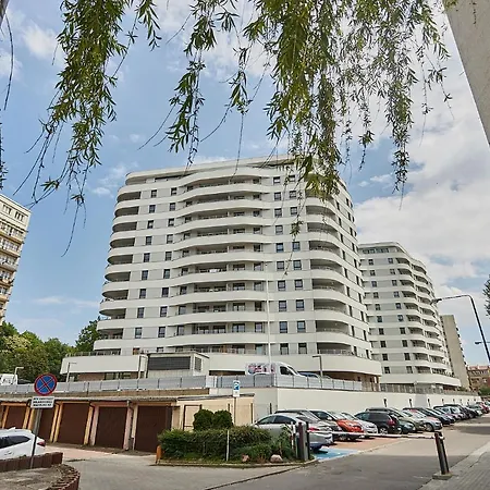 - Sun Towers 66 Apartment *